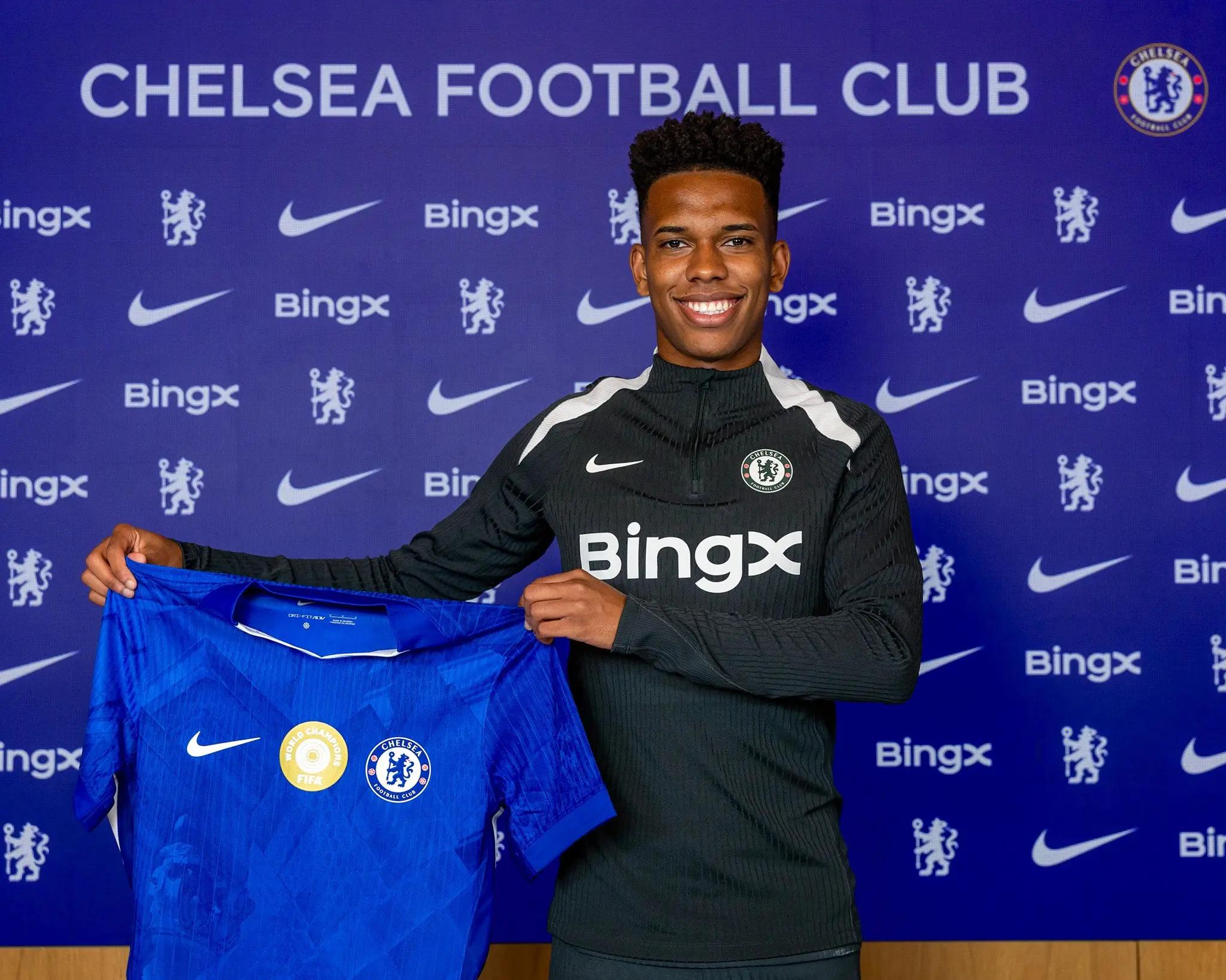 Estêvão é apresentado no Chelsea após saída milionária do Palmeiras