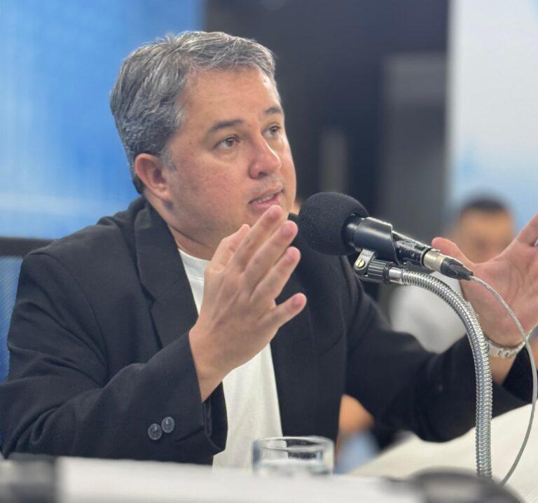 Efraim Filho assina pedido de impeachment de Alexandre de Moraes