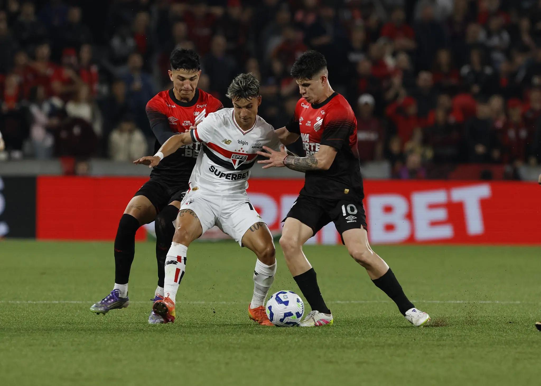 São Paulo é eliminado pelo Athletico-PR nos pênaltis na Copa do Brasil