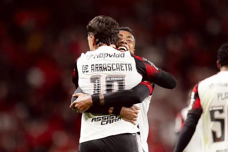 Flamengo vence o Inter e enfrenta Estudiantes nas quartas da Libertadores