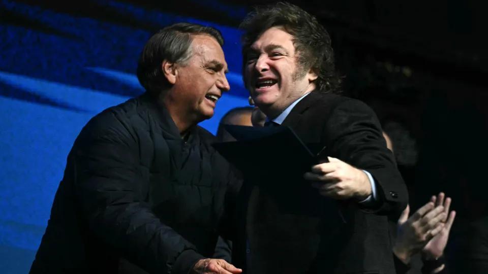 STF dá 48h para Bolsonaro explicar documento de asilo político