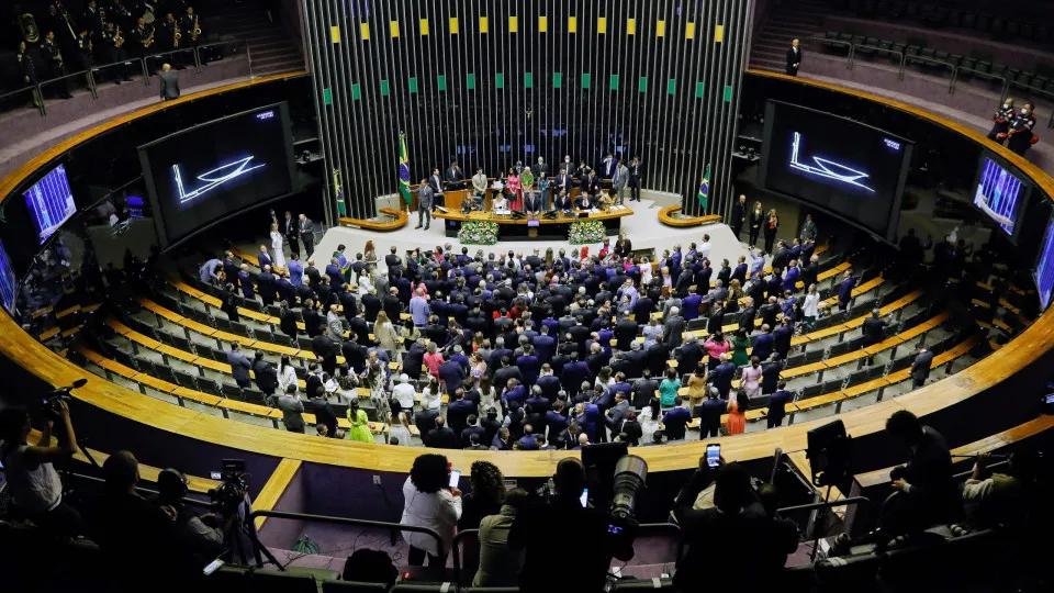 Câmara acelera PEC das prerrogativas e adia debate sobre foro