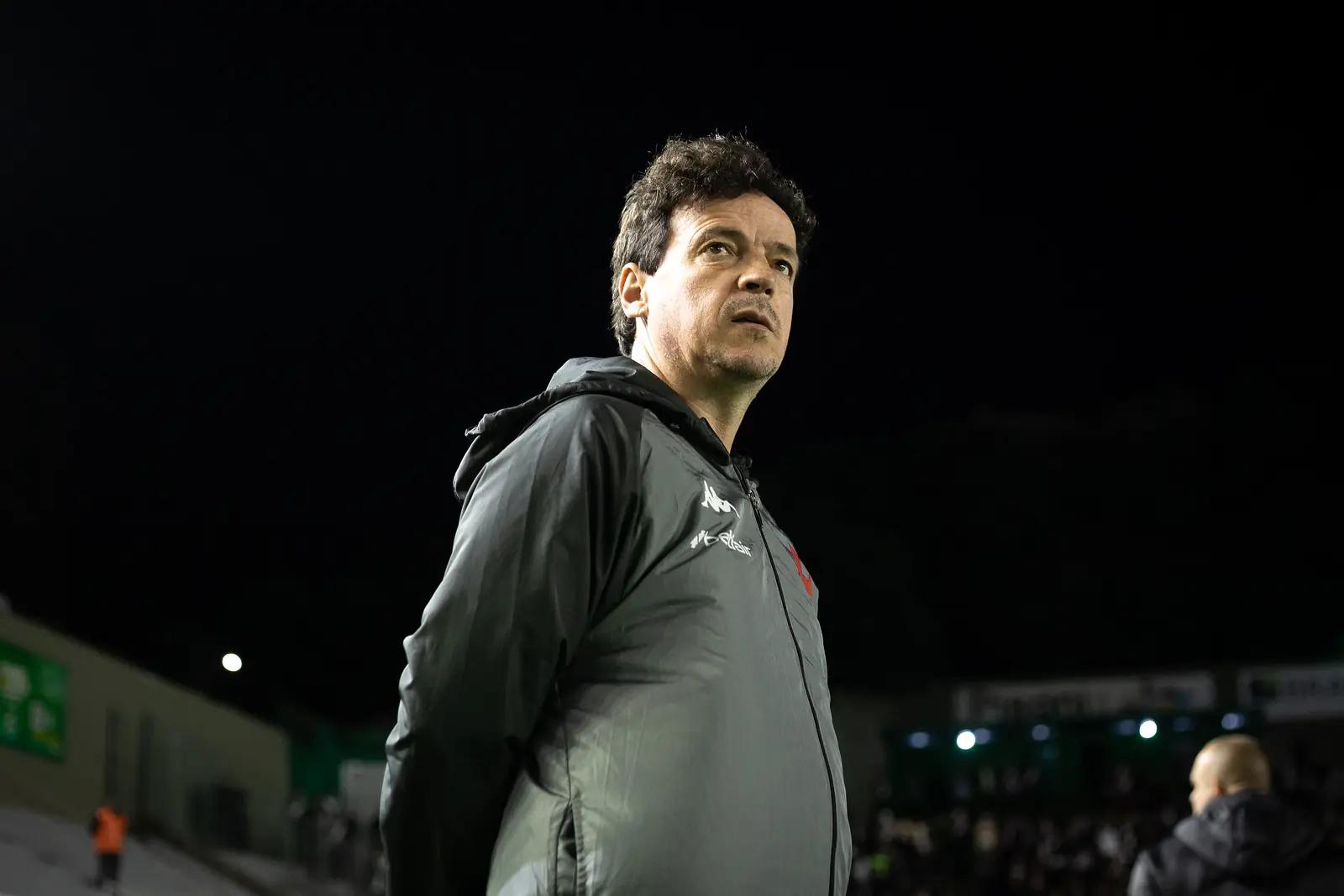 Vasco perde para o Corinthians em São Januário e segue ameaçado