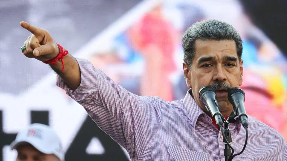 Maduro reage a tensões com EUA e anuncia reforço da defesa da Venezuela