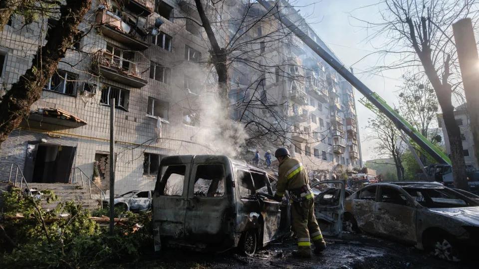 Rússia lança maior ataque contra Kiev desde ofensiva diplomática de Trump