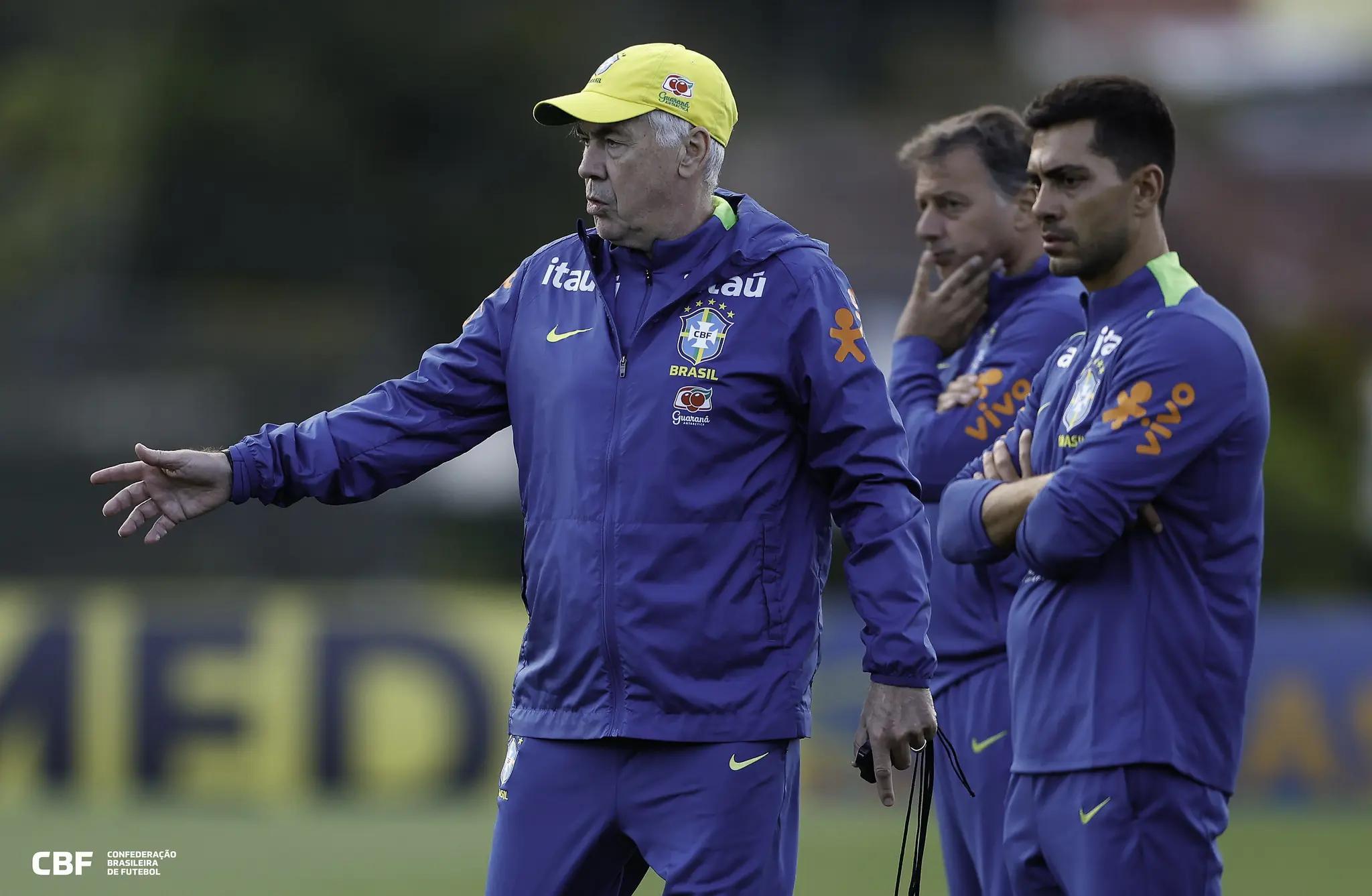 Seleção Brasileira treina completa com Ancelotti antes de Brasil x Chile