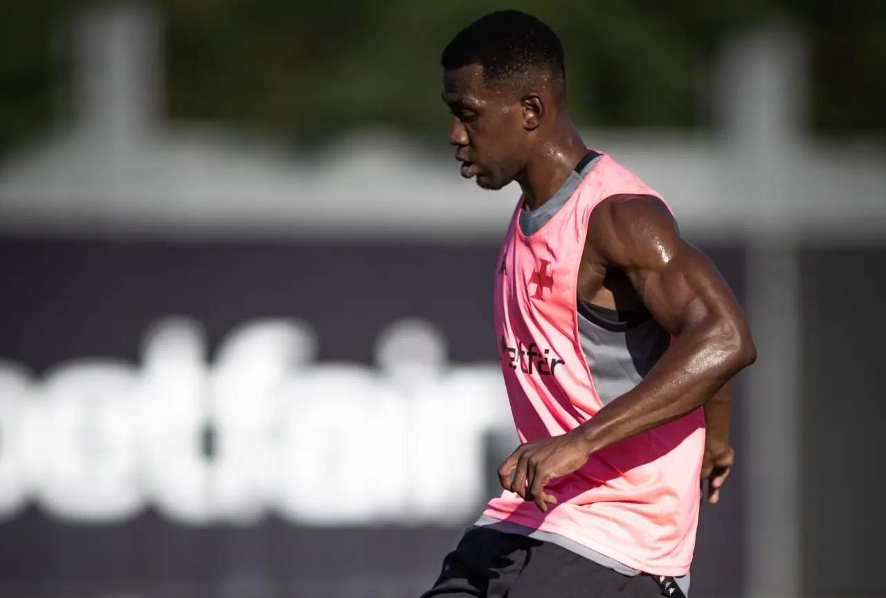 Vasco inicia preparação para decisão da Copa do Brasil com Carlos Cuesta