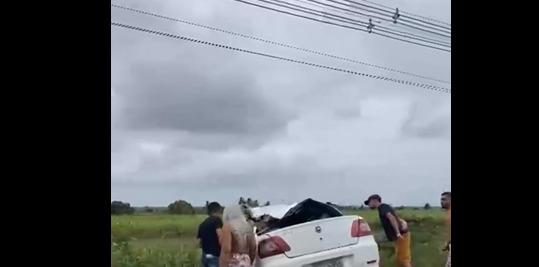 Motorista morre após carro ser atingido por reboque na PB-104