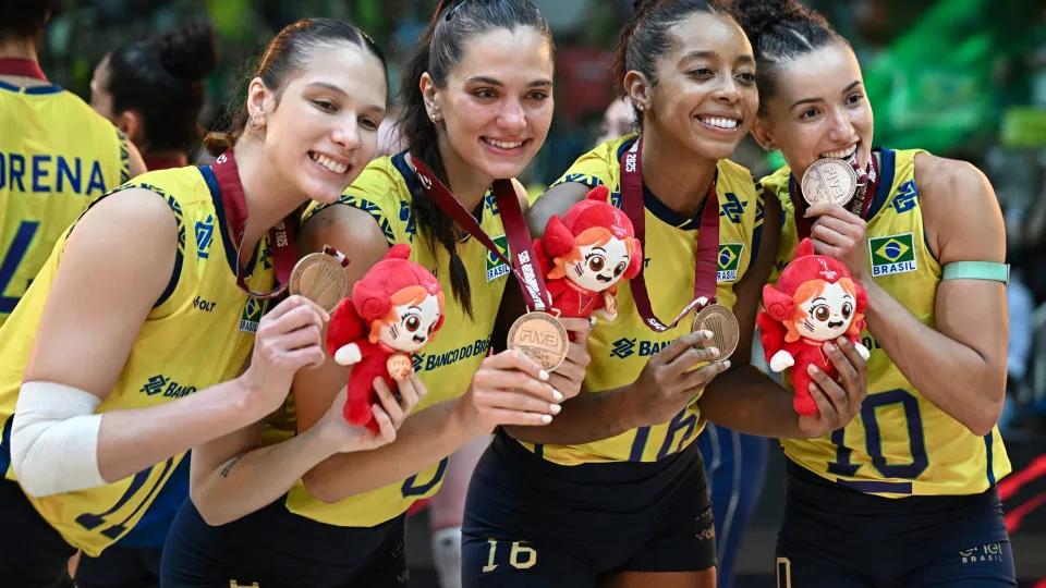 Brasil vence Japão no tie-break e conquista bronze no Mundial de Vôlei