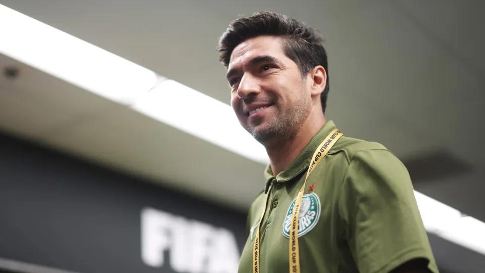 Palmeiras tem retornos de Abel Ferreira e Raphael Veiga em treino
