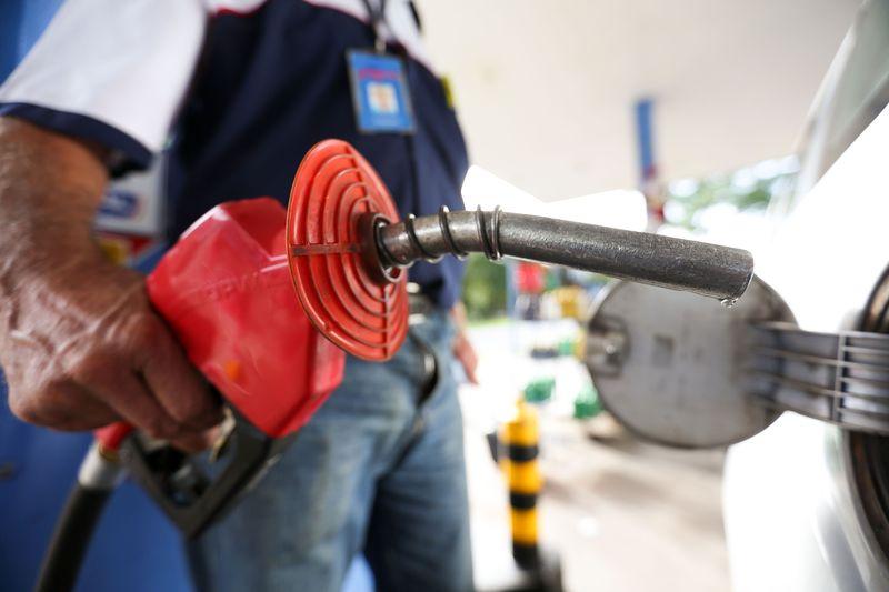 Procon-JP interdita posto em Tambaú por diferença de preço na gasolina