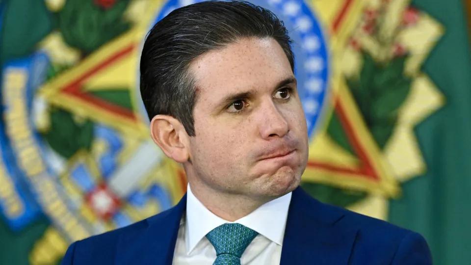 Hugo Motta adia debate sobre anistia e busca saída com STF, Senado e Planalto