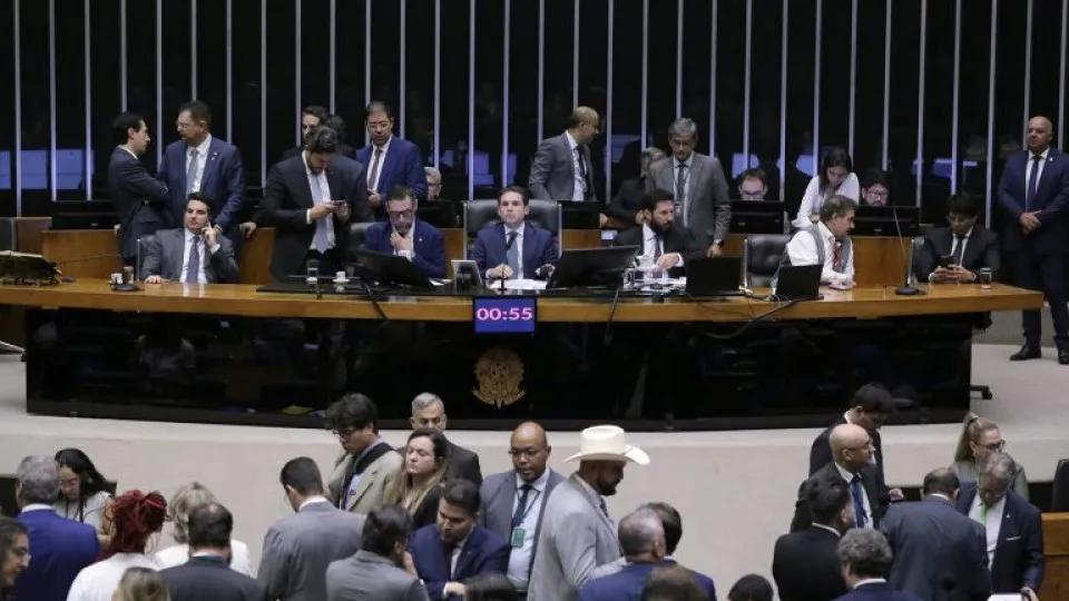 Câmara aprova PEC da Blindagem e amplia foro especial a parlamentares