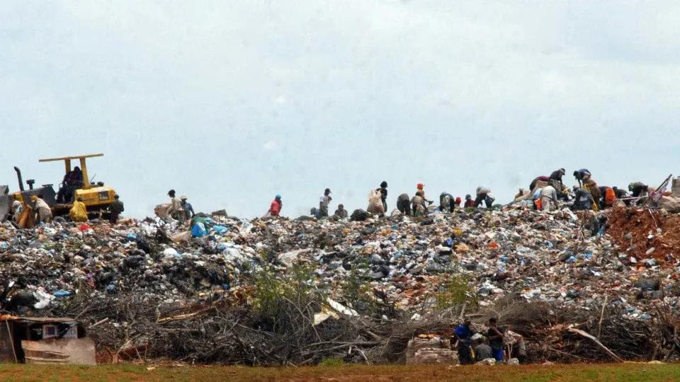 Polícia vasculha lixões de Porto Alegre em busca do crânio de manicure esquartejada