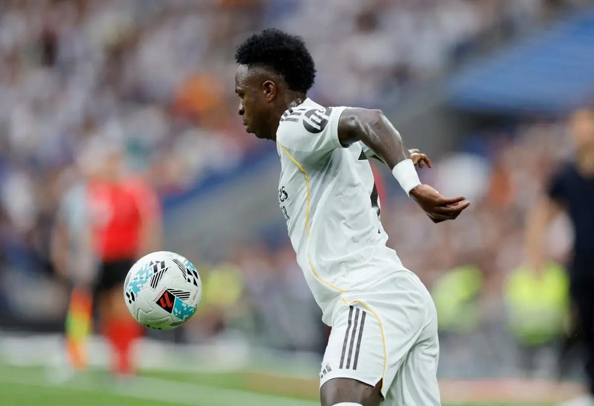 Vinicius Júnior fica fora do top 10 da Bola de Ouro 2025