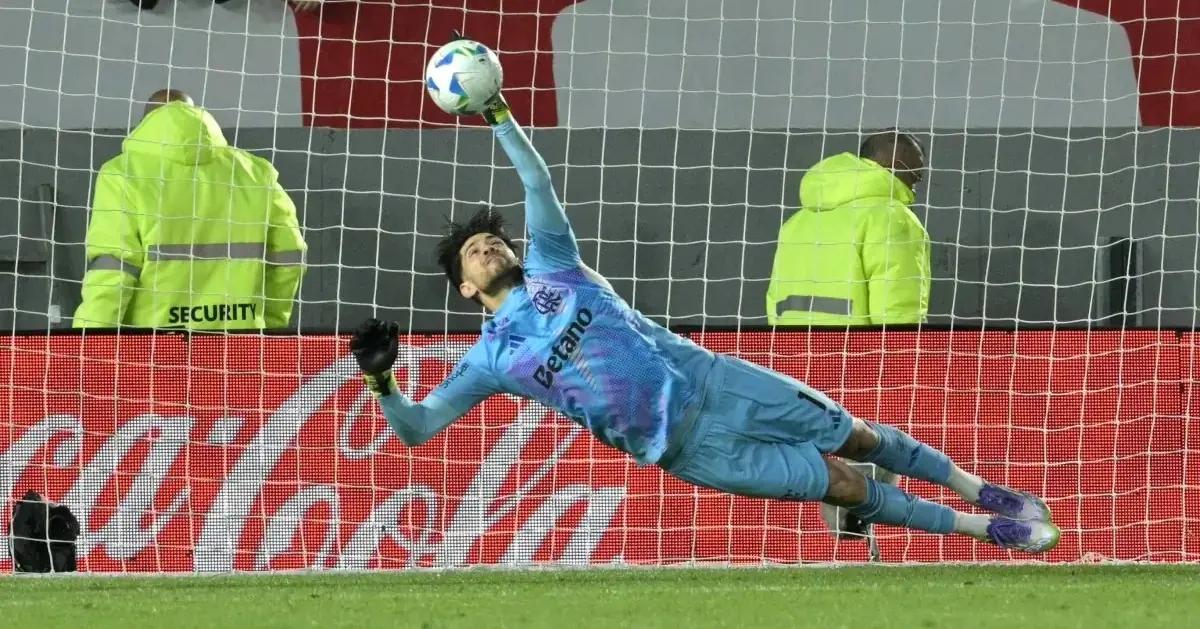 Flamengo vence Estudiantes nos pênaltis e vai à semifinal da Libertadores