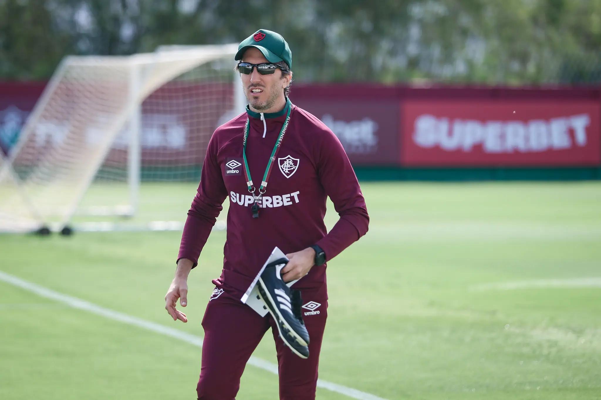 Zubeldía comanda primeiro treino no Flu antes de clássico