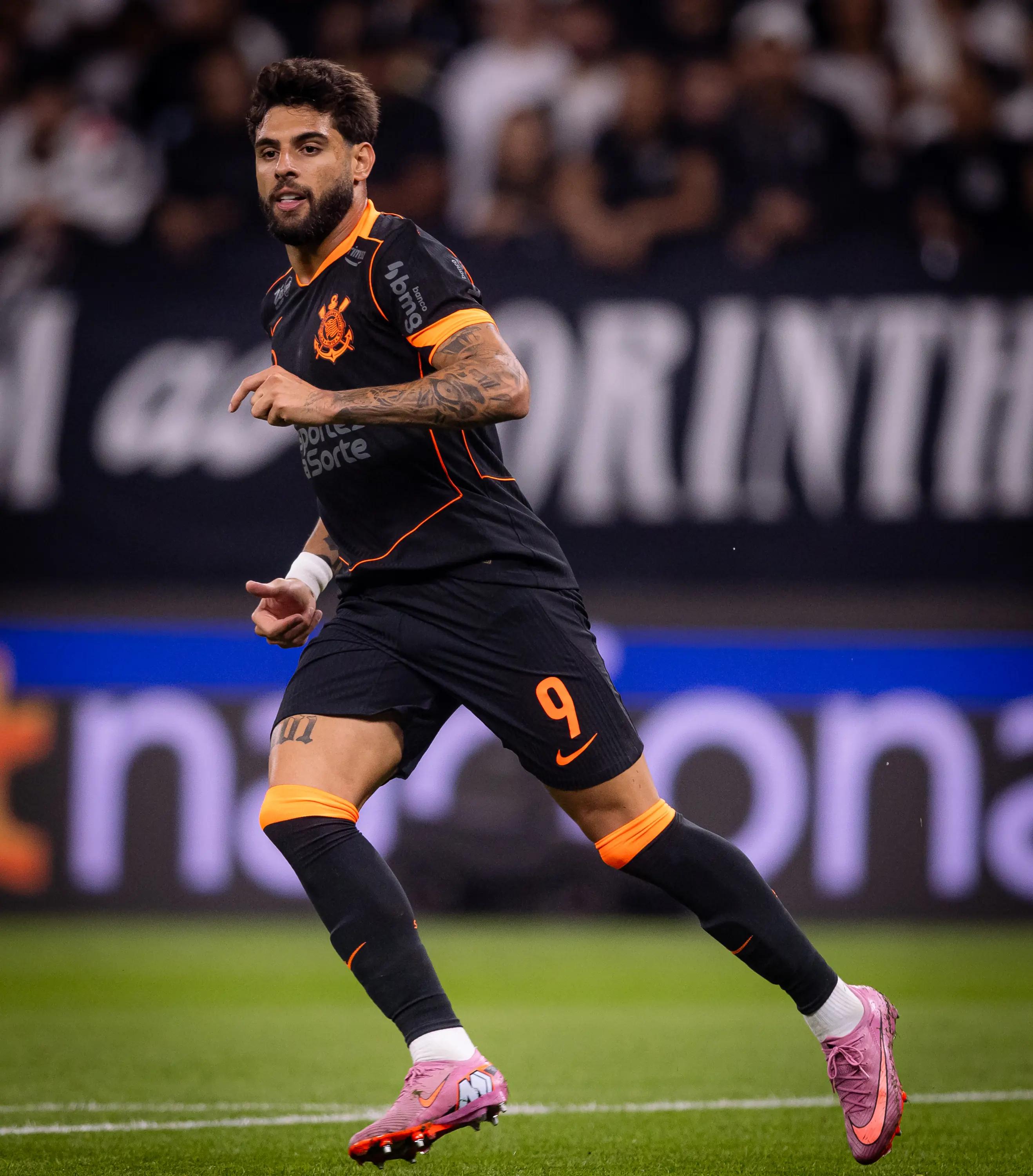 Yuri Alberto perde pênalti, marca e se emociona em derrota do Corinthians