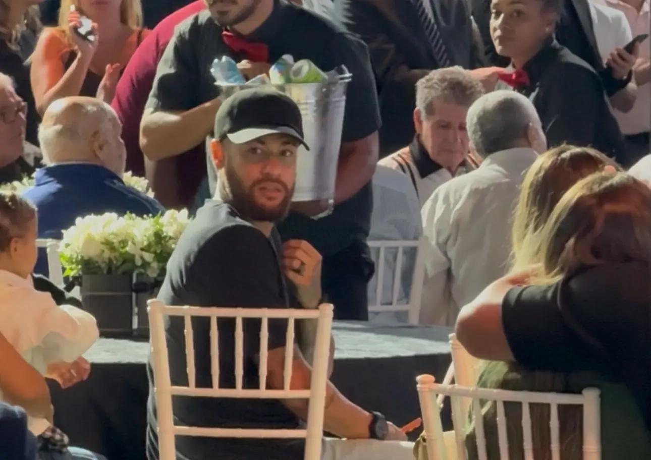 Neymar participa de reinauguração do Hotel Recanto dos Alvinegros no CT Rei Pelé