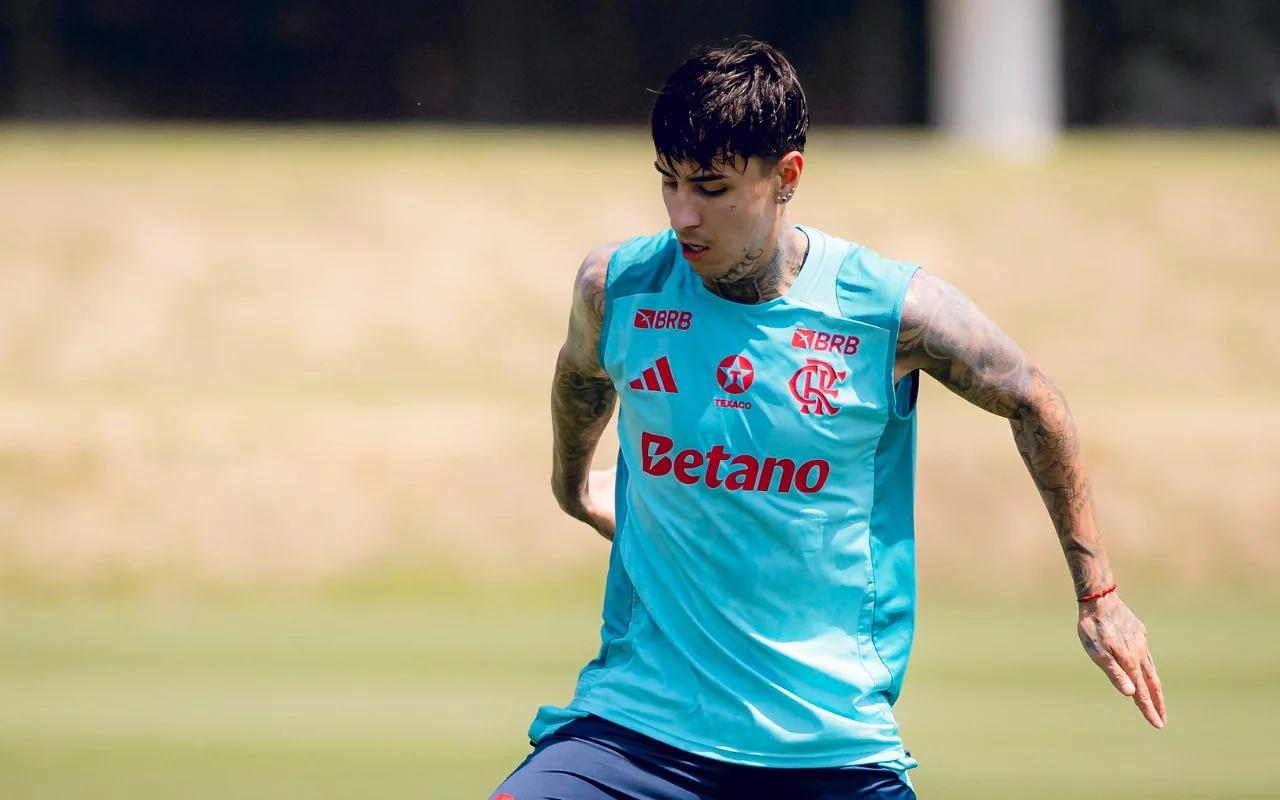 Erick Pulgar treina com bola e se aproxima de retorno ao Flamengo