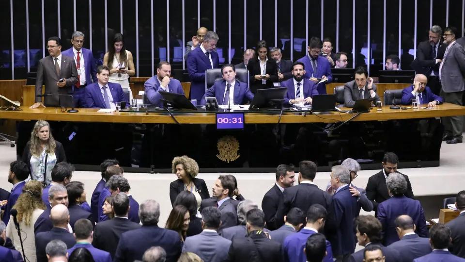 Câmara aprova isenção do IR para quem ganha até R$ 5 mil a partir de 2026