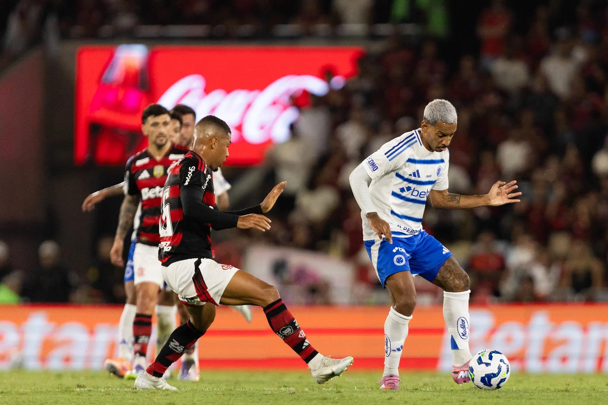 Flamengo empata com Cruzeiro no Maracanã e vê Palmeiras encostar