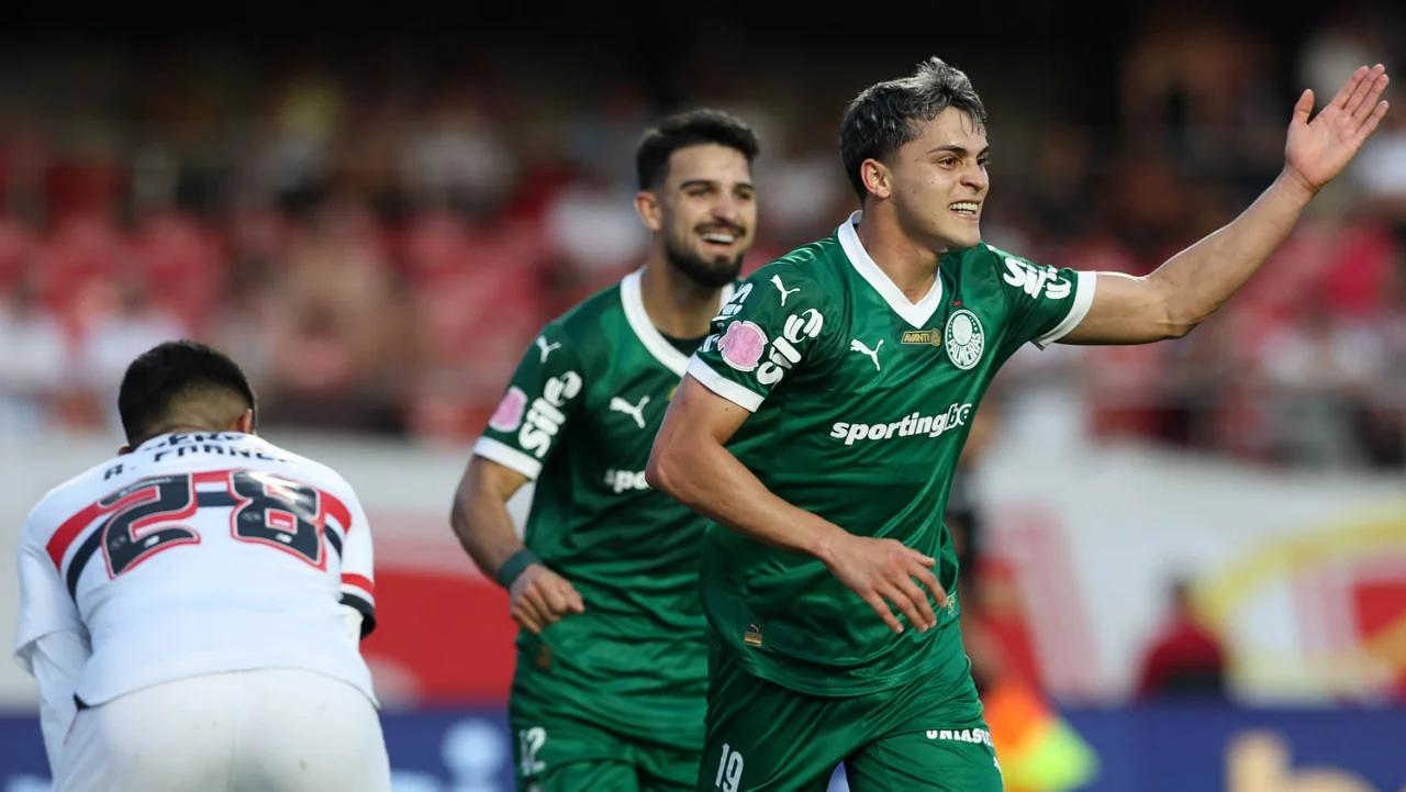 Palmeiras vira sobre o São Paulo e assume liderança do Brasileirão
