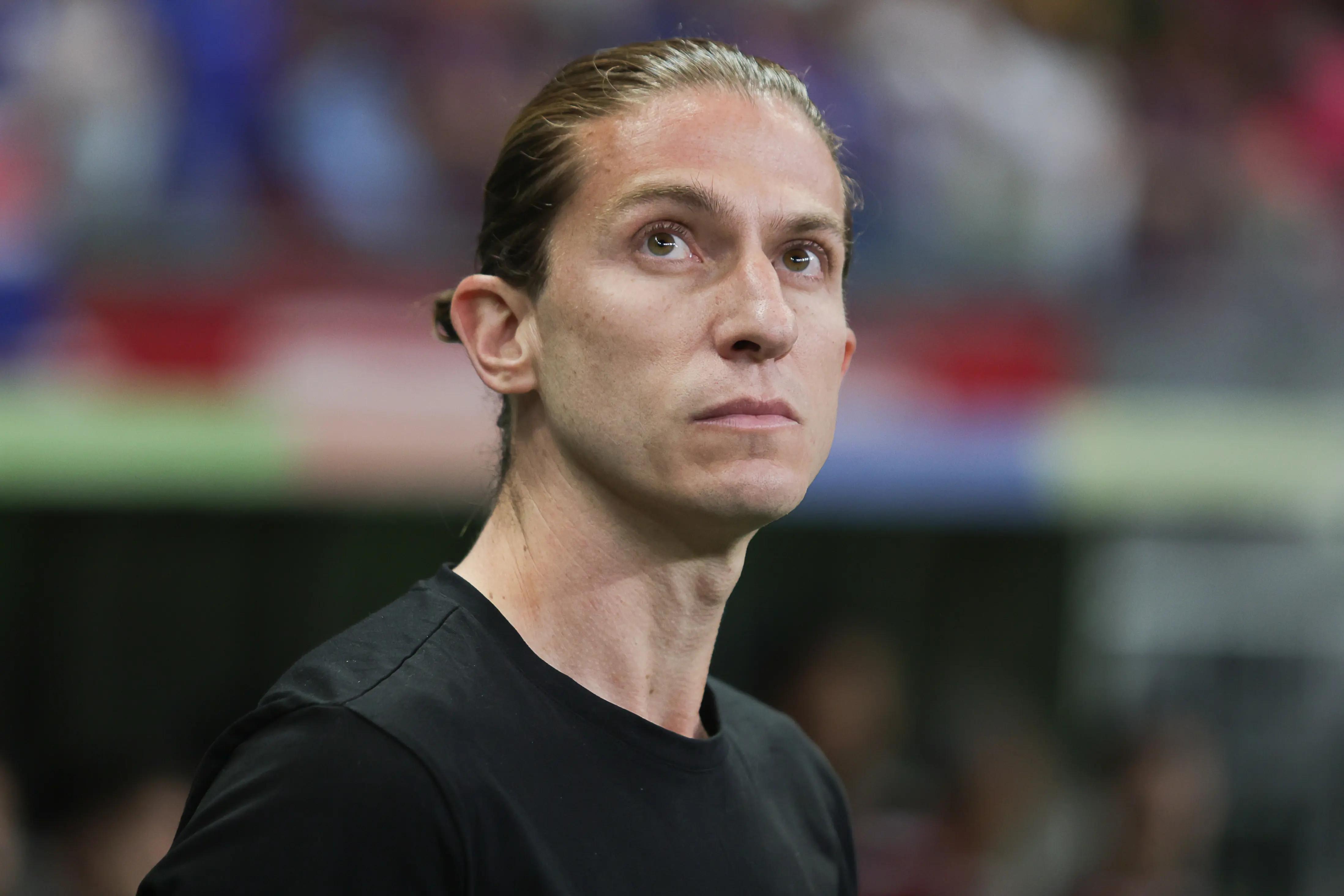 Flamengo adia negociação de renovação com técnico Filipe Luís