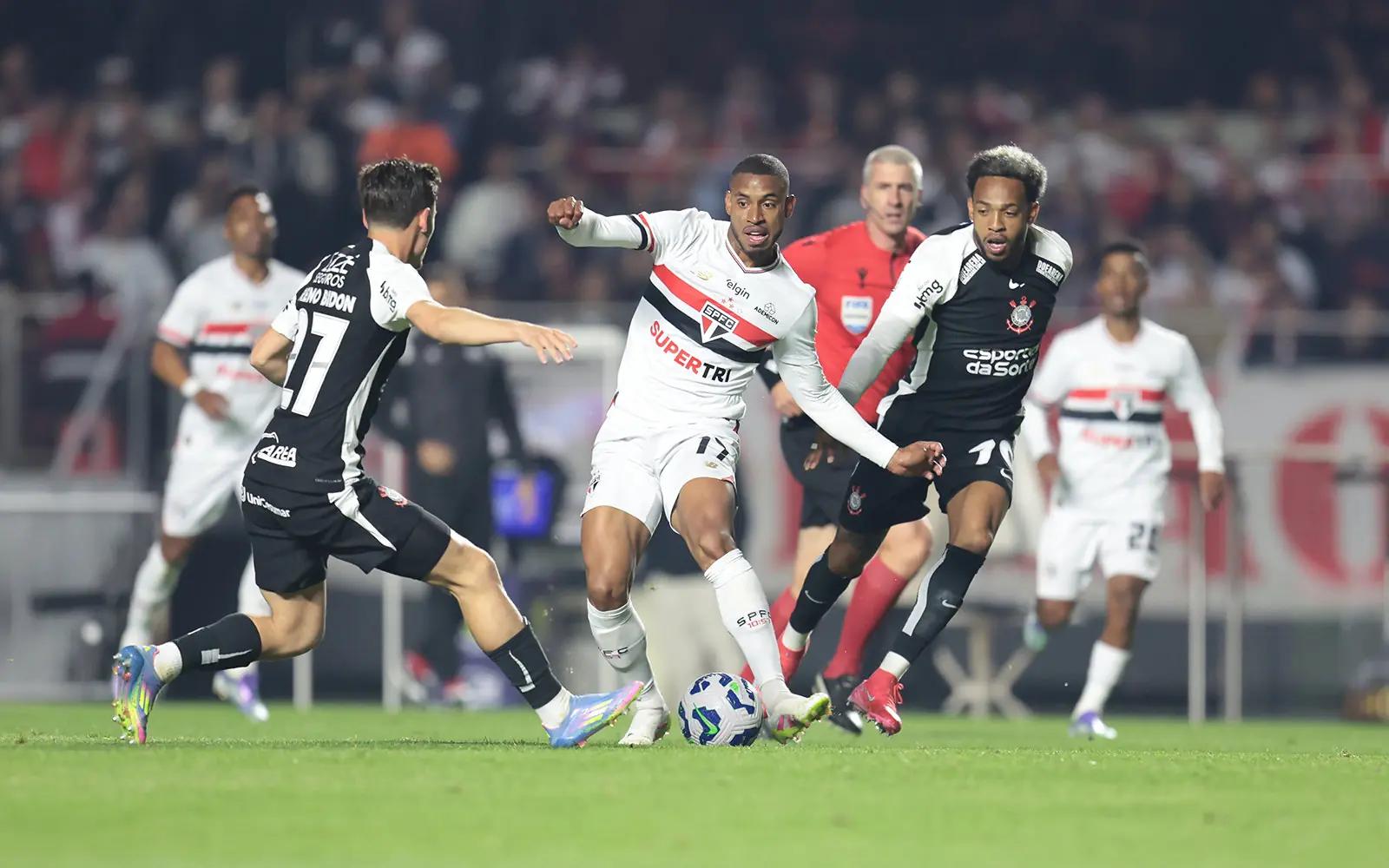 São Paulo é denunciado no STJD por cantos homofóbicos no clássico