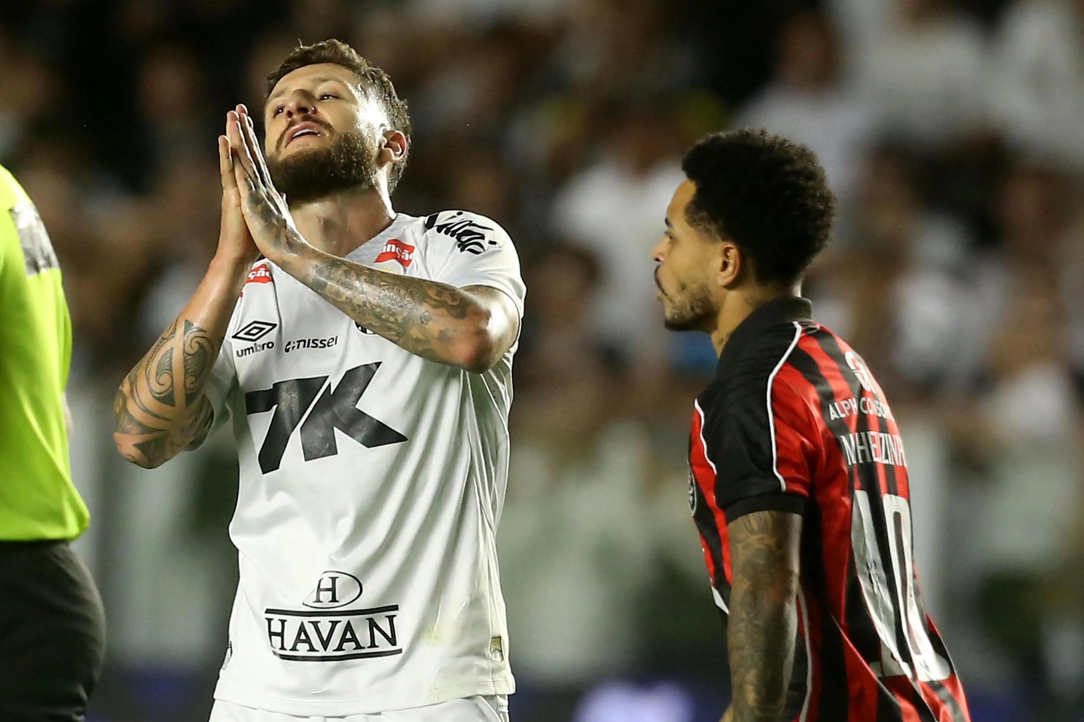 Santos perde para o Vitória na Vila e se complica na luta contra o rebaixamento