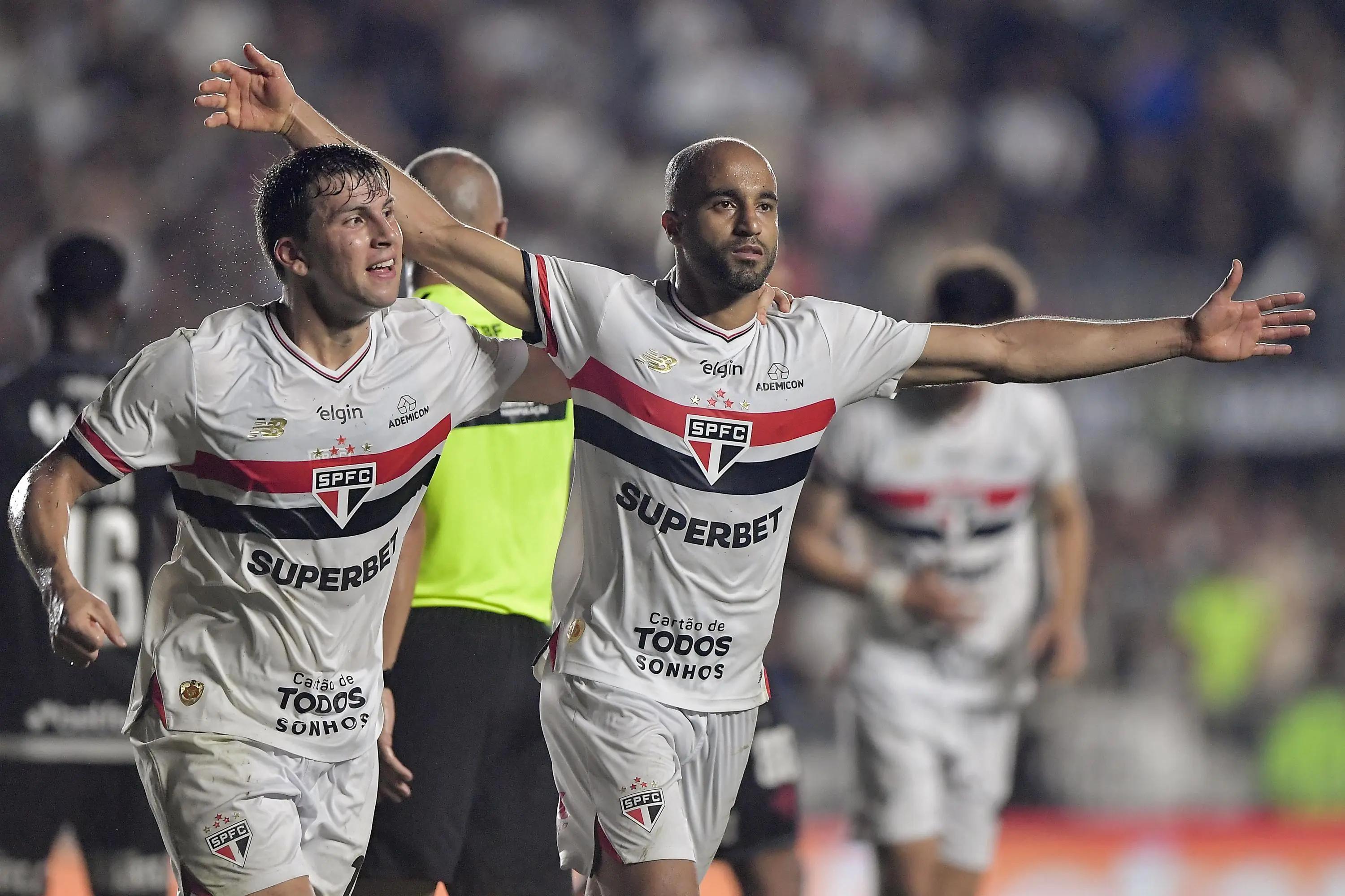São Paulo vence o Vasco e encosta no G6 do Brasileirão