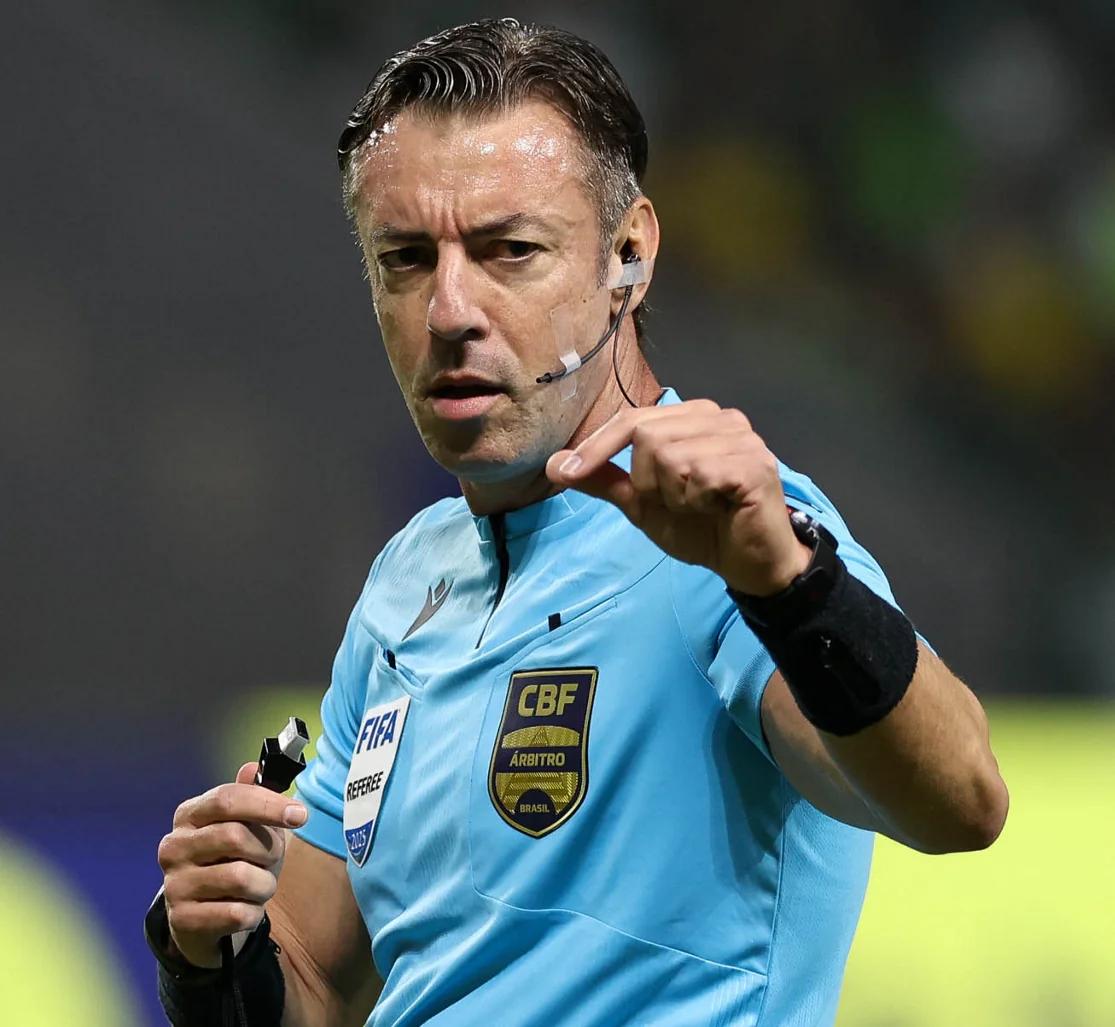 CBF define arbitragem de Raphael Claus para Palmeiras x Santos