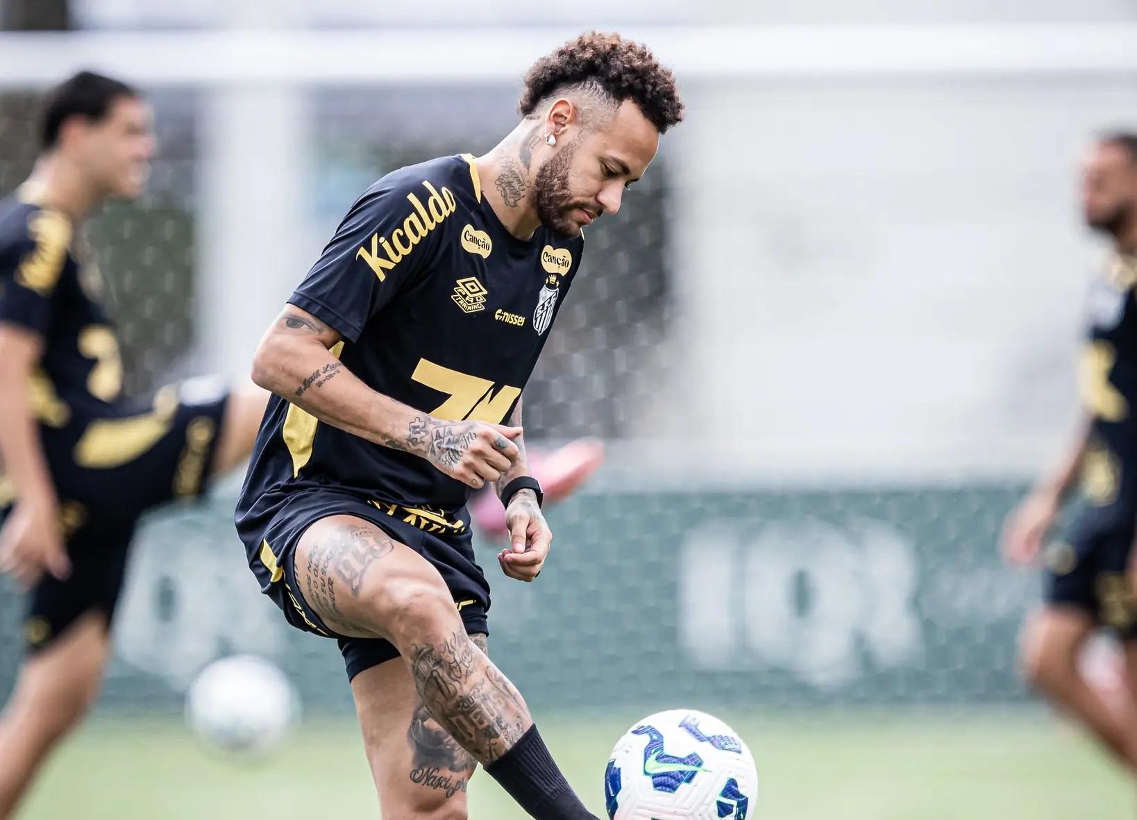 Neymar treina no Santos, mas presença contra o Palmeiras segue incerta