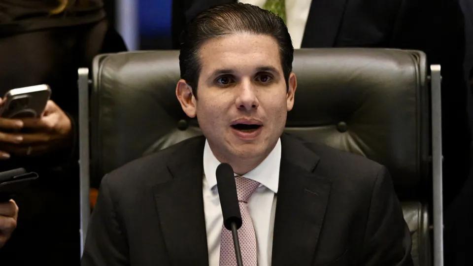 TCU quer explicações de Hugo Motta sobre servidoras com rotina incompatível