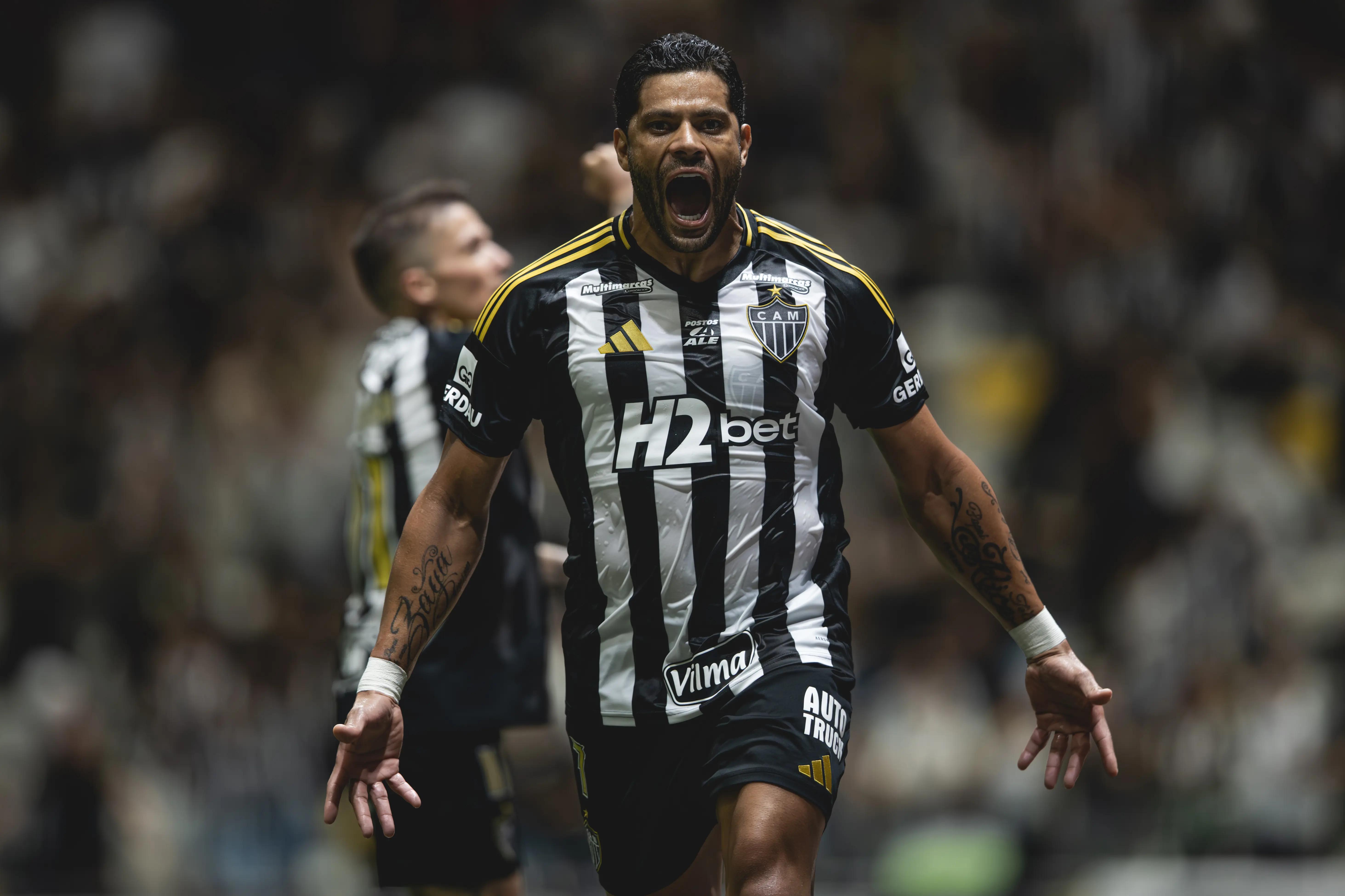 Atlético-MG goleia o Bahia e Hulk marca o 500º gol da carreira