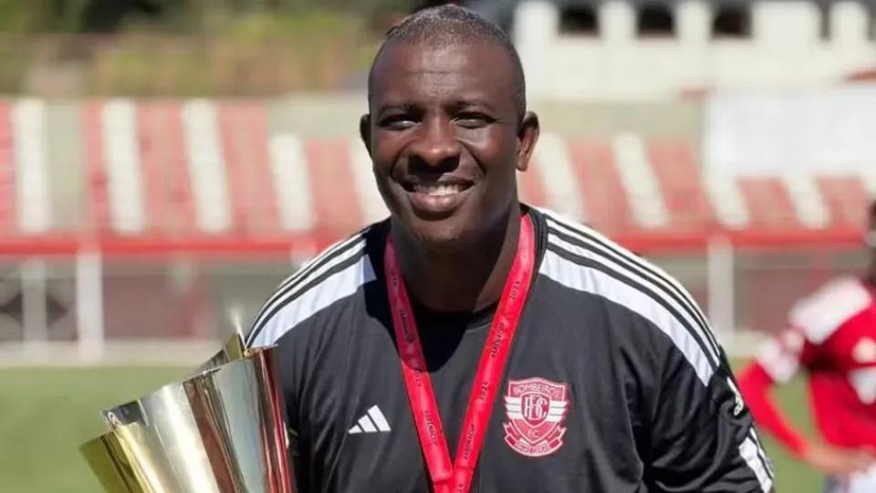 Ex-goleiro Glaysson troca o futebol pelo volante de ambulância