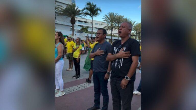 Apoiadores protestam em João Pessoa contra prisão preventiva de Bolsonaro