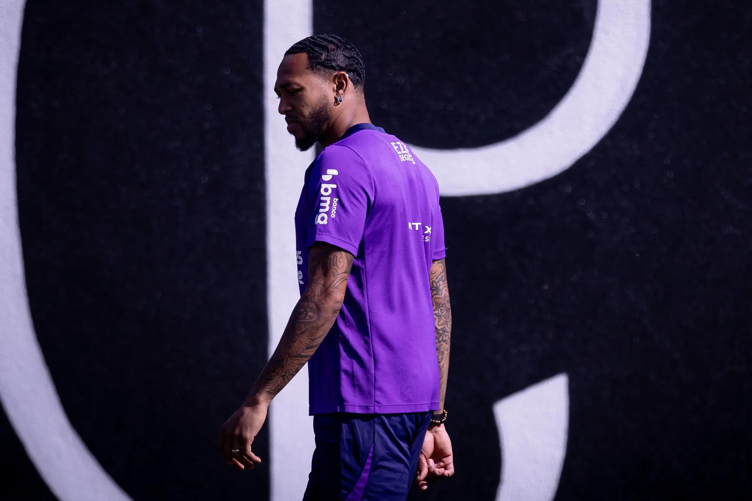 Corinthians multa José Martínez após expulsão contra o Cruzeiro