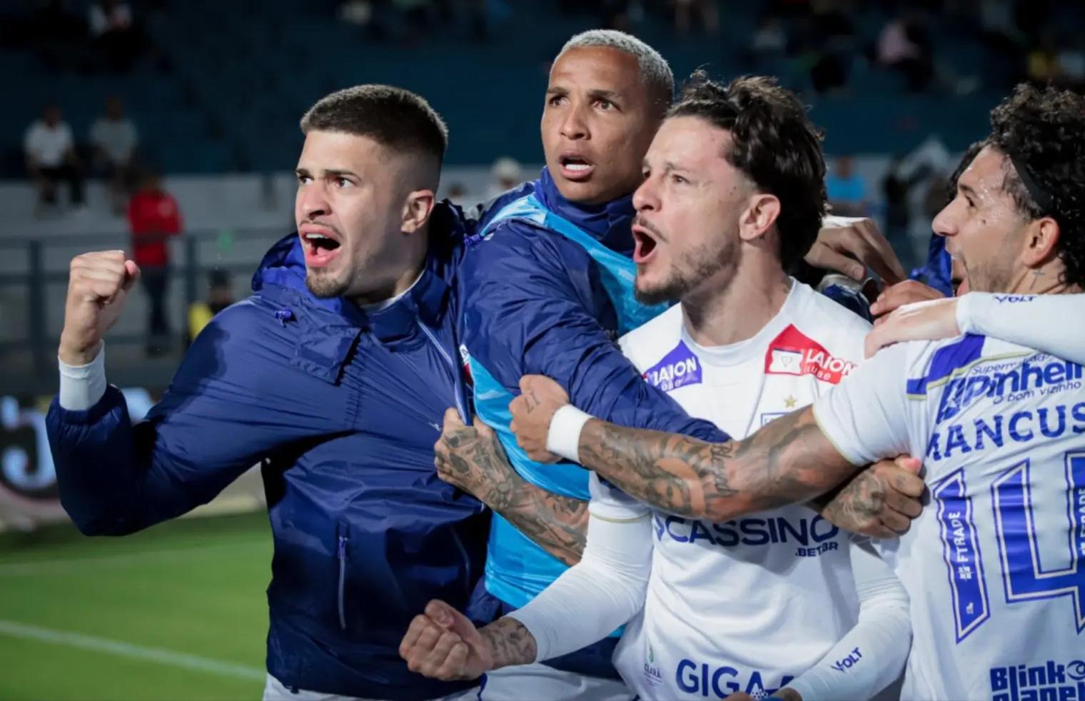 Fortaleza vence Bragantino e segue vivo na luta contra o Z-4