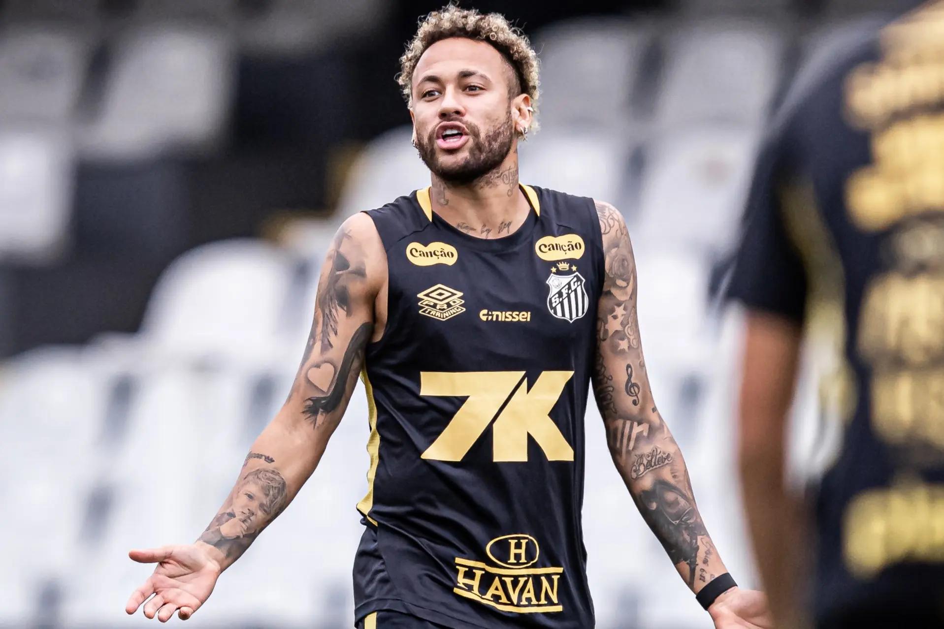 Neymar treina e deve reforçar o Santos contra o Sport