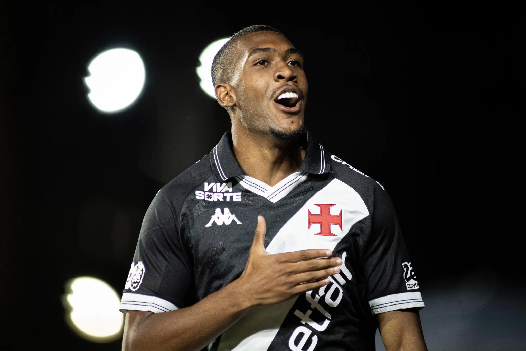 Rayan brilha sob chuva e conduz goleada do Vasco sobre o Inter