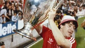 Morre John Robertson, lenda bicampeã europeia do Nottingham Forest