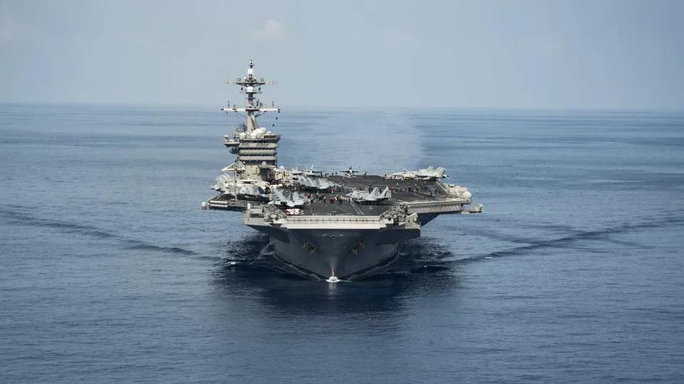 Pentágono mobiliza porta-aviões e mantém pressão militar sobre o Irã