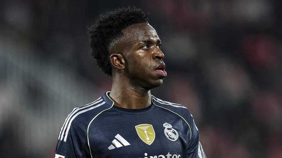 Vaias a Vinicius Jr colocam futuro no Real Madrid em xeque