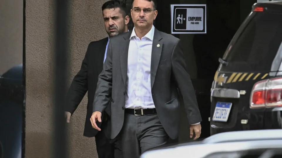 Flávio Bolsonaro viaja a Israel para evento contra antissemitismo