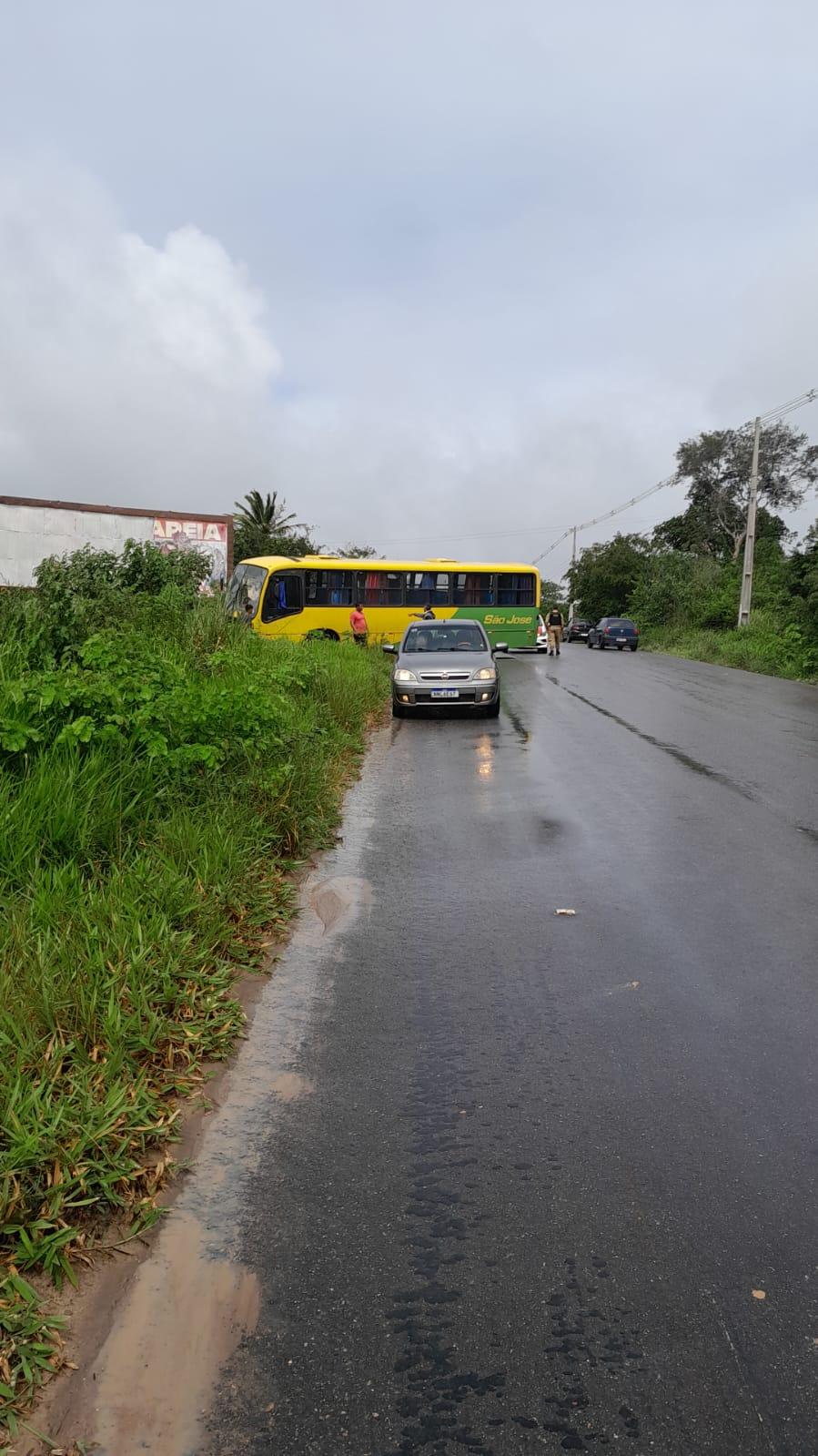 Idoso morre atropelado por ônibus entre Areia e Remígio