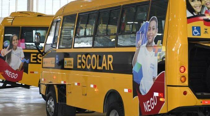 João Azevêdo entrega 104 ônibus escolares a municípios da Paraíba