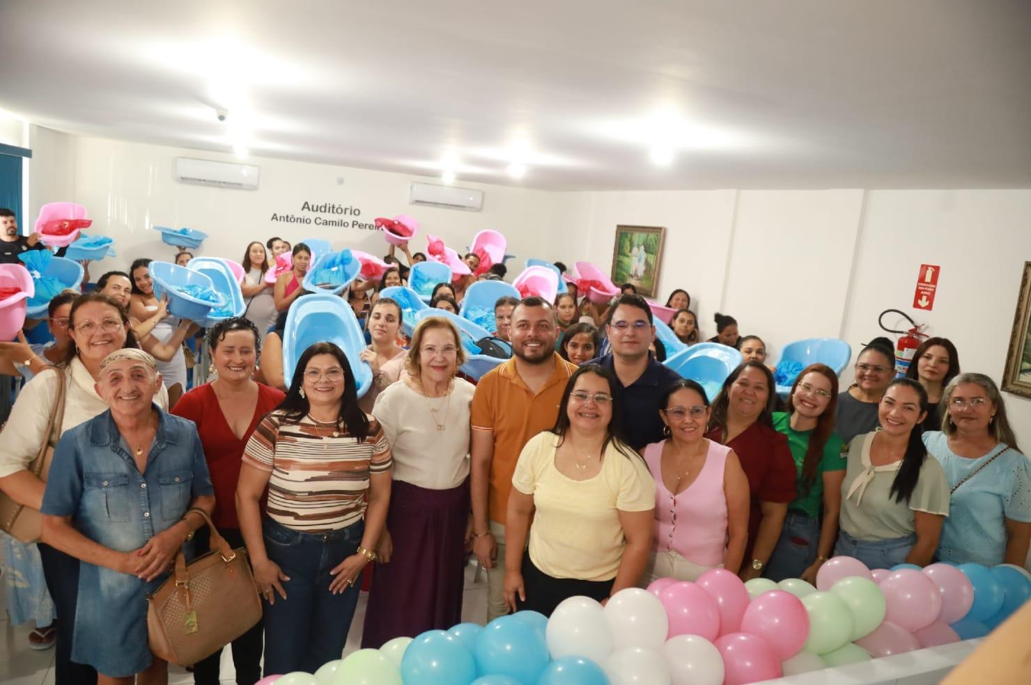 Prefeitura de Guarabira entrega 60 enxovais a gestantes pelo programa Meu Bebê, Meu Tesouro