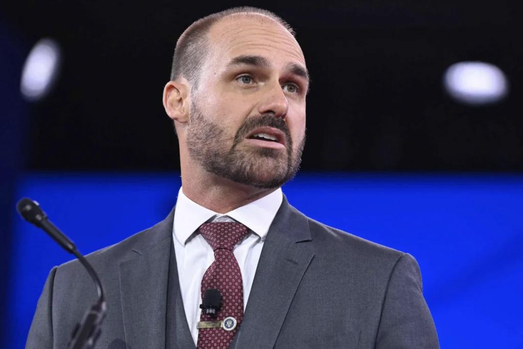 PF determina retorno imediato de Eduardo Bolsonaro ao cargo de policial federal