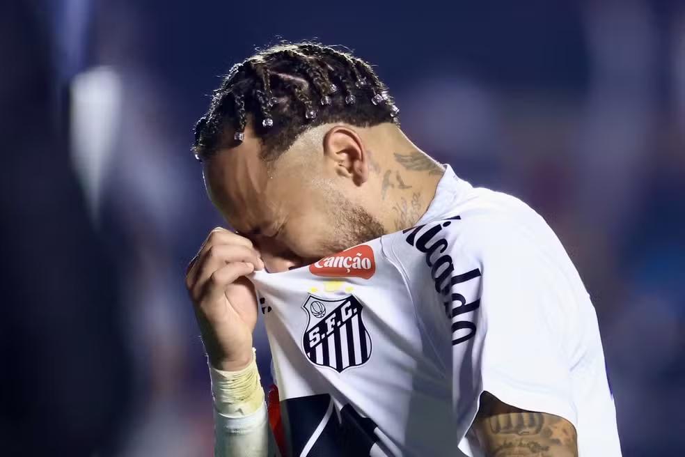 Neymar chora após goleada histórica do Santos para o Vasco